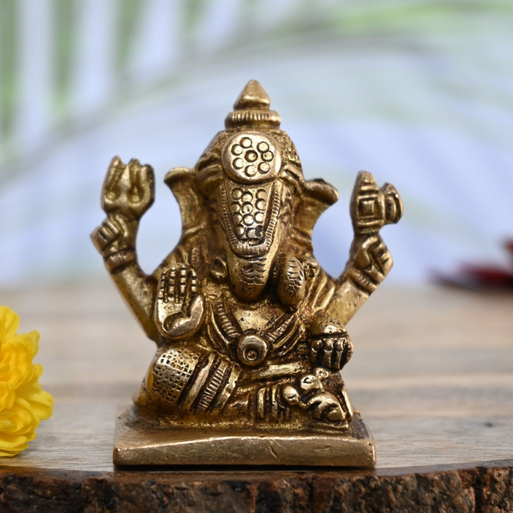 Dagdusheth ganpati murti for home brass ganesh idol for car dashboard pooja small size statue