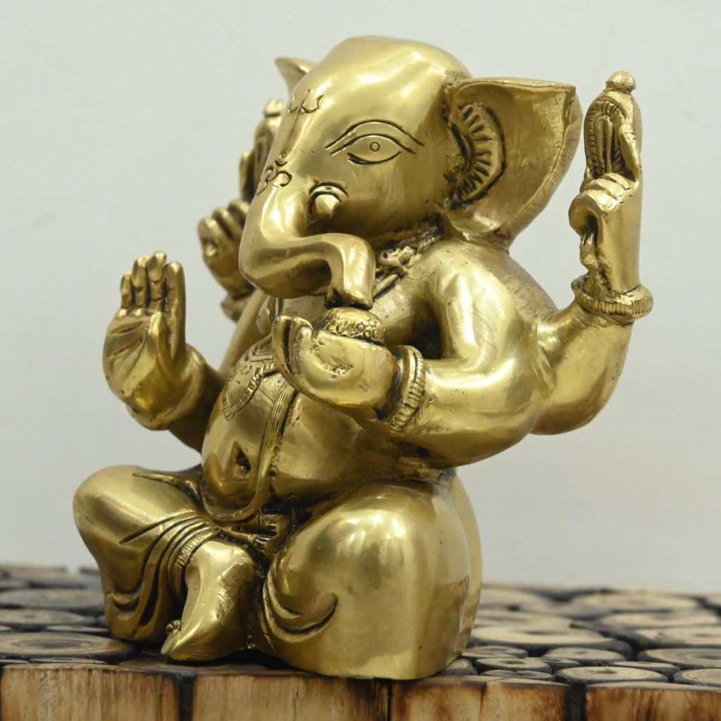 Amazon.com: Ganesh with Decorative Work - Brass Modern Decorative Style God  Ganpati Idol - Unique Gift and Home Decor showpiece : Home & Kitchen